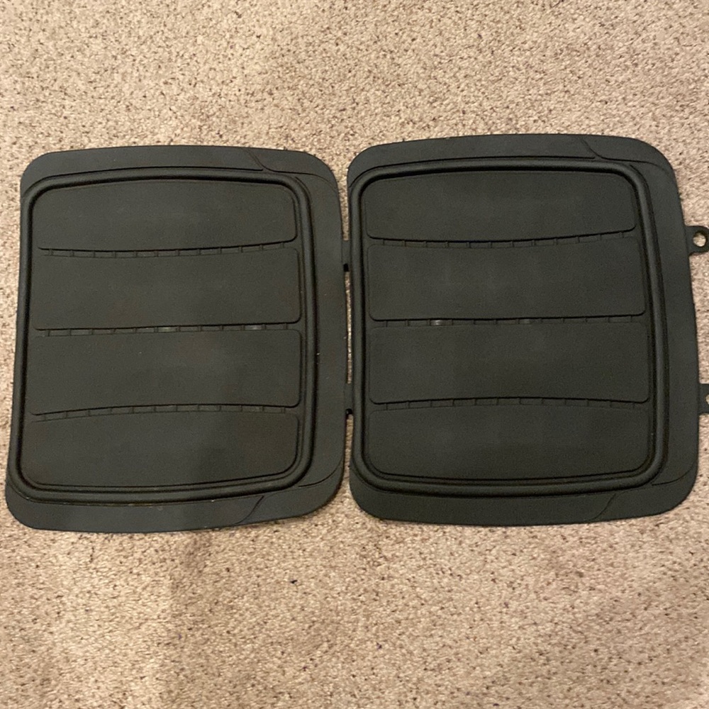 NEW CAR FLOOR MATS (PAIR)